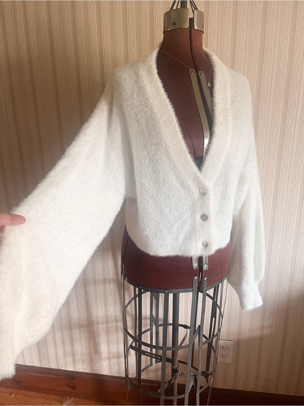 Kendall & Kylie White Fuzzy V-Neck Cropped Cardigan
